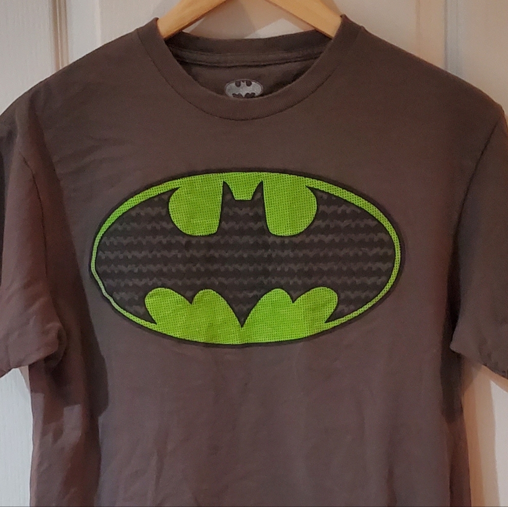 Batman Vintage Light Charcoal Grey & Neon Green Tshirt Sz M - Picture 9 of 9